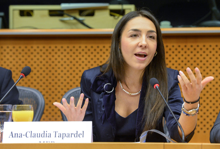 Claudia Tapardel