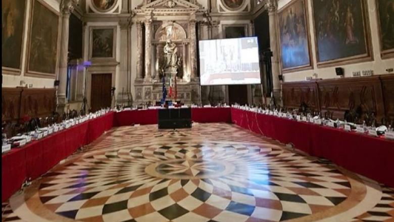 Comisia de la Veneția va fi sesizată la cererea PSD, pentru asumarea răspunderii Guvernului la alegerile în două tururi