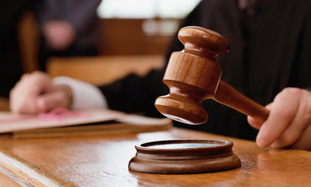 Judecătorii blochează alegerile după ce Guvernul le-a eliminat pensiile speciale