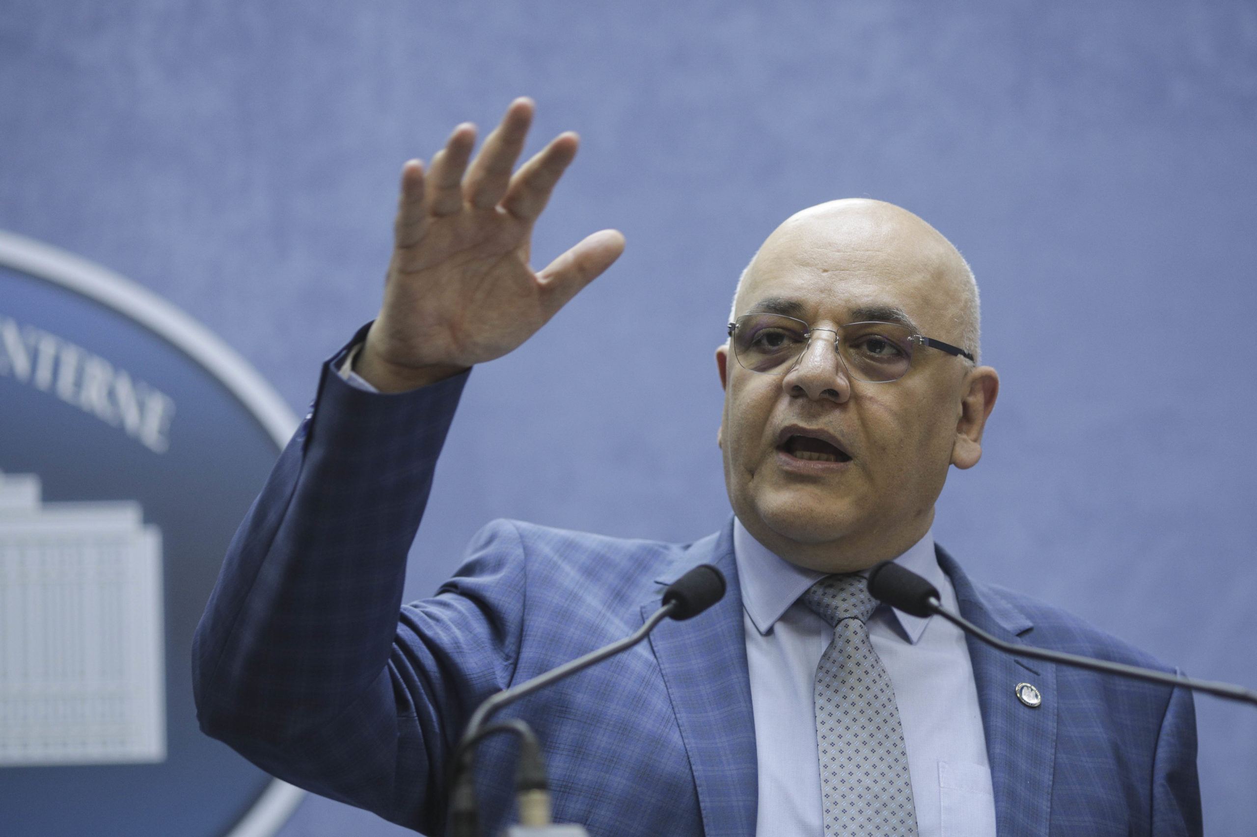 Toate cursele aeriene sunt urmărite de Poliția de Frontieră. Românii nu pot ascunde că vin din Italia sau altă zonă de risc, susține Raed Arafat