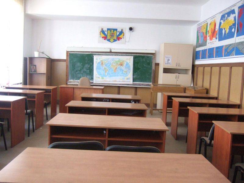 Elevii nu se mai întorc la școală până în septembrie. Sunt exceptați cei din anii terminali. Care sunt condițiile