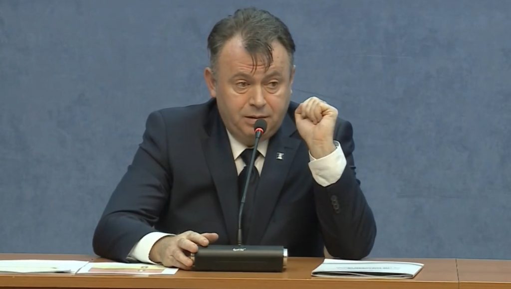 Școlile s-ar putea redeschide cel mai devreme la sfârșitul lui mai, spune ministrul sănătății, Nelu Tătaru
