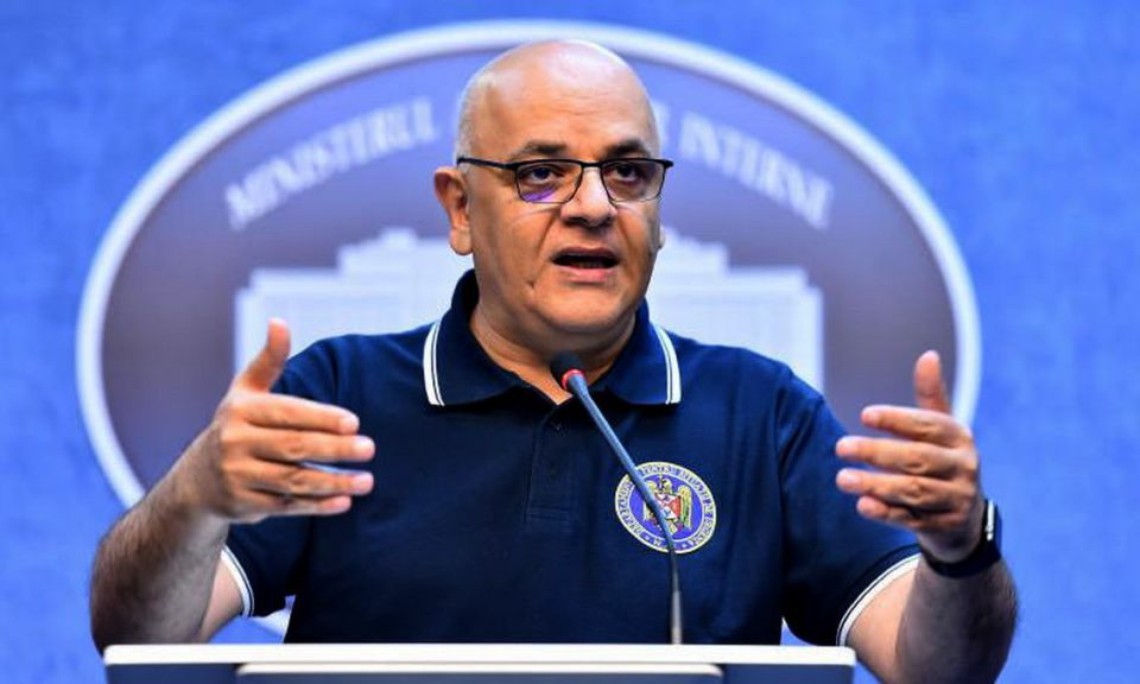 Raed Arafat este omul momentului. Câți români au încredere în el, potrivit unui sondaj
