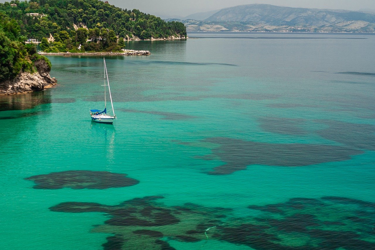 Românii pot călătorii în Grecia în această vară. Țara noastră este selectată „pe criterii epidemiologice”