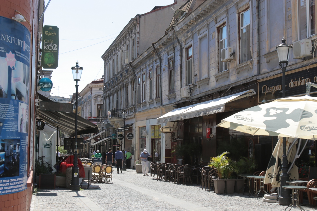 Grupurile mari de prieteni mai au loc la terase? Ministrul Economiei explică care sunt noile reguli