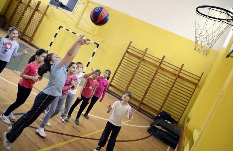 Educația fizică s-ar putea desfășura reguli stricte din următorul an școlar