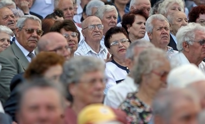 Pensionarii cu venituri minime ar putea primi tichete valorice de alimente