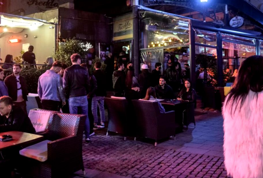 Terasele s-au redeschis de la primele minute ale zilei de luni