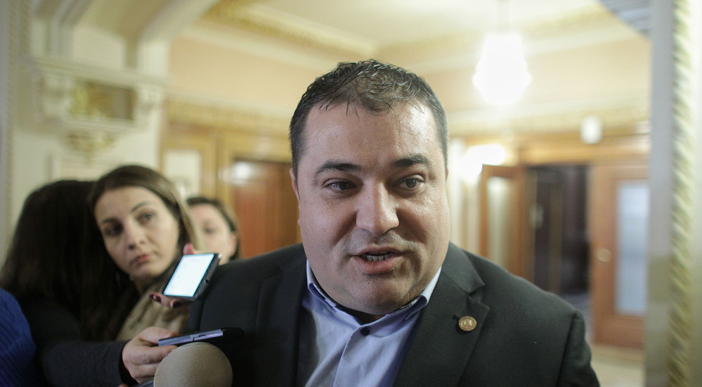 Deputatul PSD Adrian Solomon I-am zis măi Mustafa așa scria pe ecuson