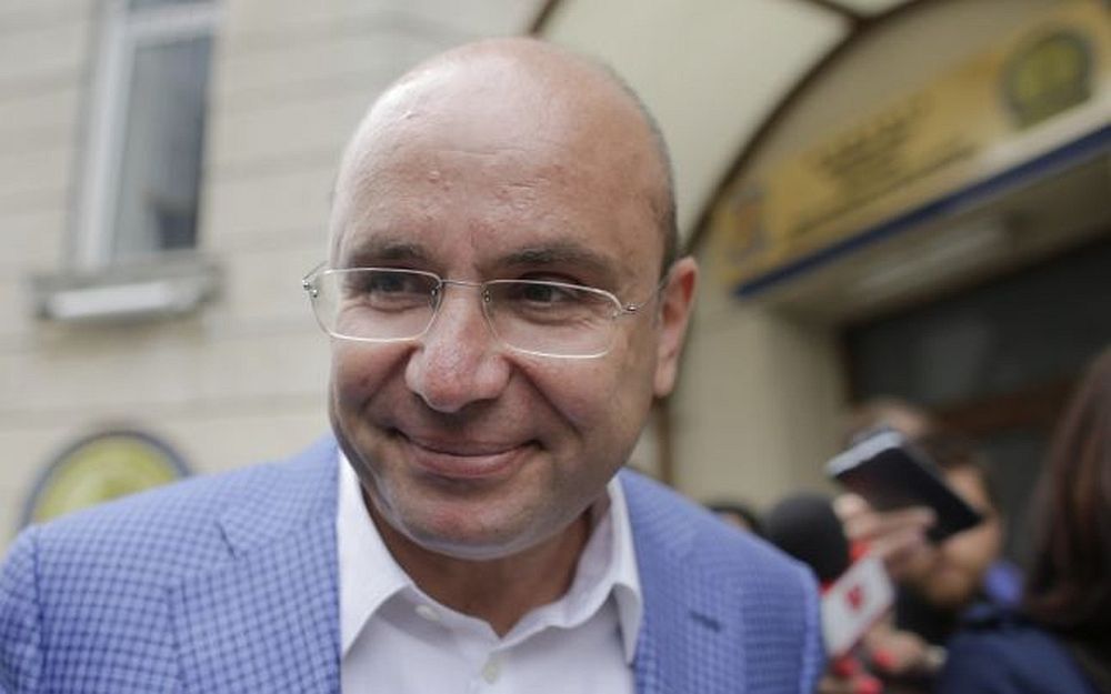 Cosmin Gușă a fost membru fondator al Partidului Social Democrat