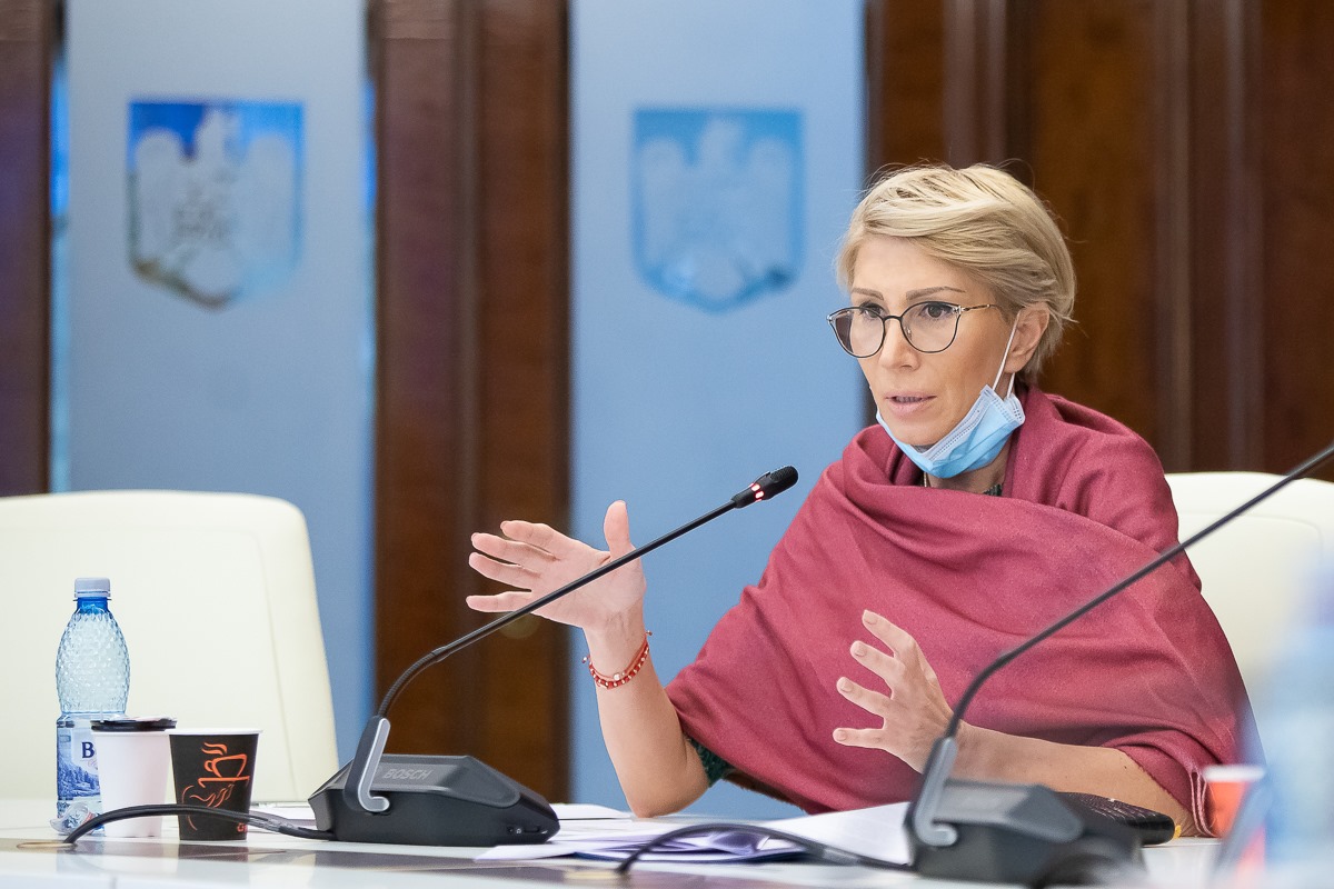 Masca va fi obligatorie la școală, o dată cu începerea noului an școlar
