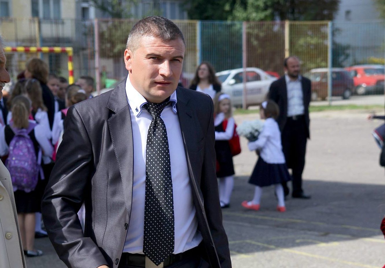 Leonardo Claudiu Cristea, viceprimar Adjud, sărut pe gură cu un interlop