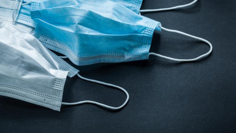 Un medic pneumolog anchetat: le cerea pacienților să își dea masca jos