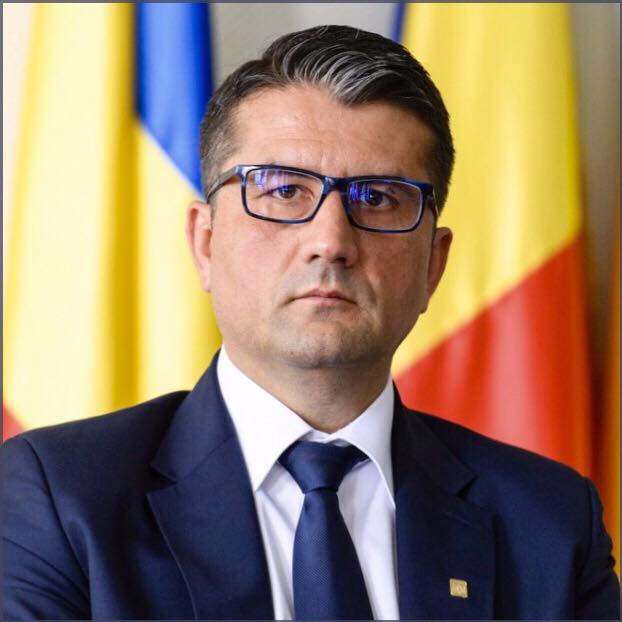 Decebal Făgădău, primarul în exercițiu al municipiului Constanța, a anunțat că demisionează din PSD, după ce DNA l-a trimis în judecată pentru abuz în serviciu. Făgădău se pregătea să candideze la alegerile parlamentare, după ce a pierdut cursa pentru un nou mandat la primărie.