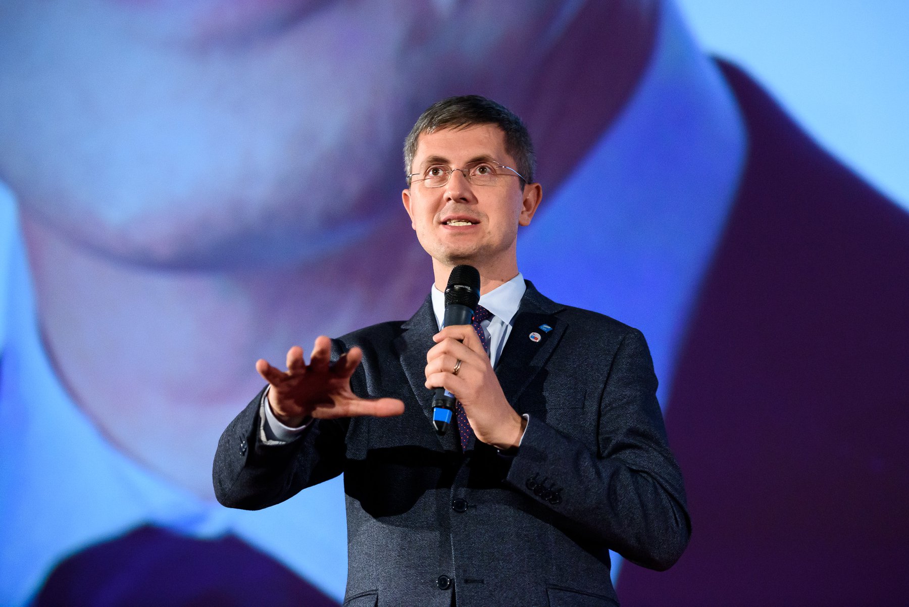 Sondajele arată că USR-Plus și PSD au ajuns la egalitate în preferințe