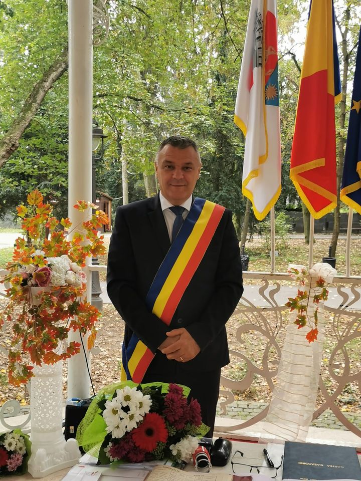 Reorganizarea la sânge a unei primării a început la Deva cu concedieri