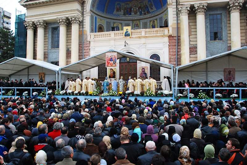 Pelerinajul la Sfânta Parascheva s-a lăsat cu plângeri penale