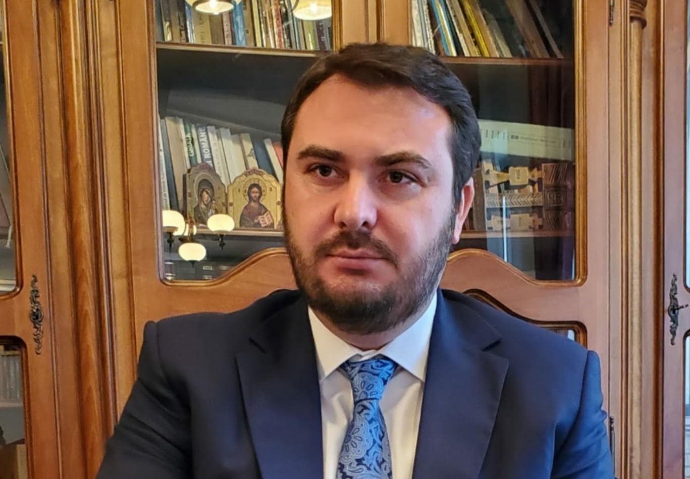 Un preot vicar condamnă vehement interdicțiile guvernului