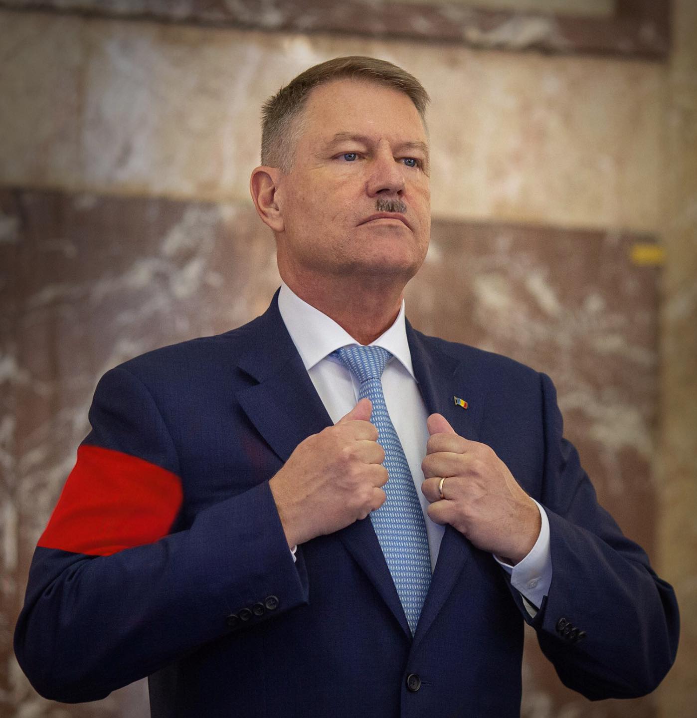 Derapaj al lui Aurelian Bădulescu (PSD), după ce a postat o fotografie cu Klaus Iohannis în postura lui Hitler. PNL cere excluderea lui Bădulescu din PSD