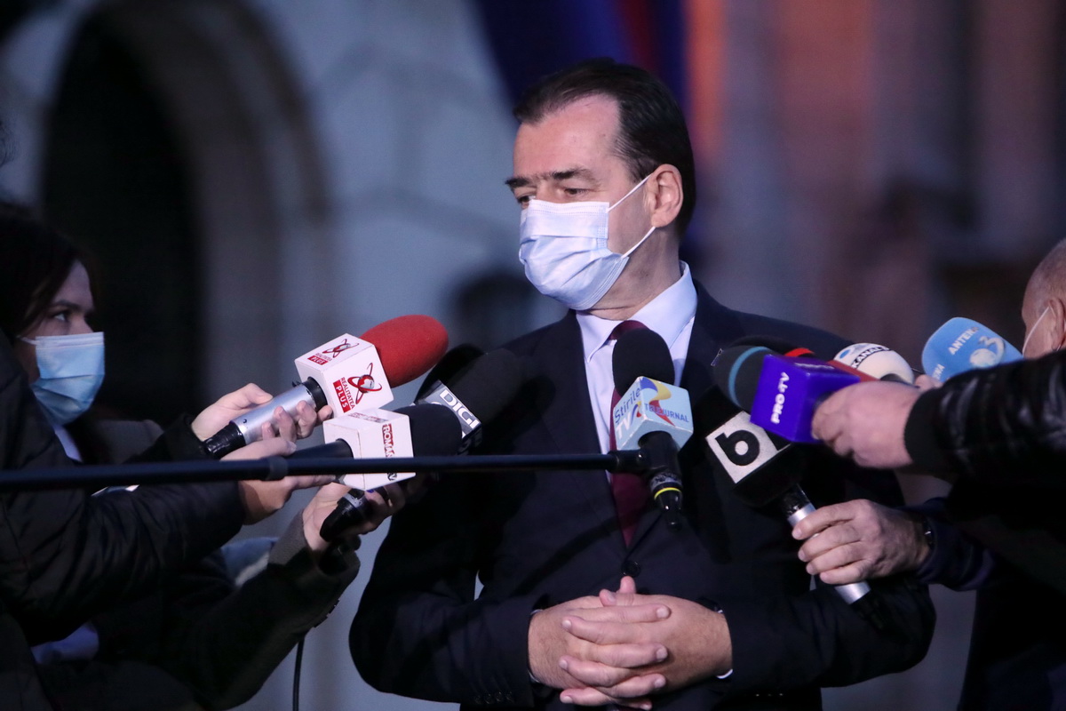 Guvernul Orban ia în calcul limitarea deplasărilor pe timp de noapte și vrea mască obligatorie unde rata de infectare depășește 1,5 la mia de locuitori