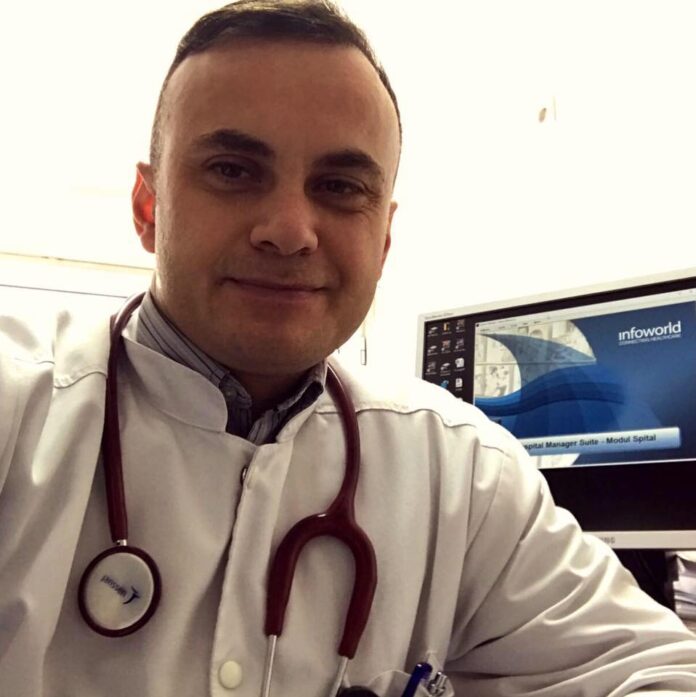 Medicul infecționist Adrian Marinescu, de la Institutul Matei Balș din Capitală, spune că restricțiile actuale nu duc la o scădere a numărului crescut de cazuri COVID: „Oamenii interacţionează din Bucureşti în zonele care sunt în carantină şi invers, şi atunci e greu să ţii aceste măsuri. E clar că aşa se întâmplă!'”, a spus medicul, într-un interviu acordat postului de televiziune Antena 3.
