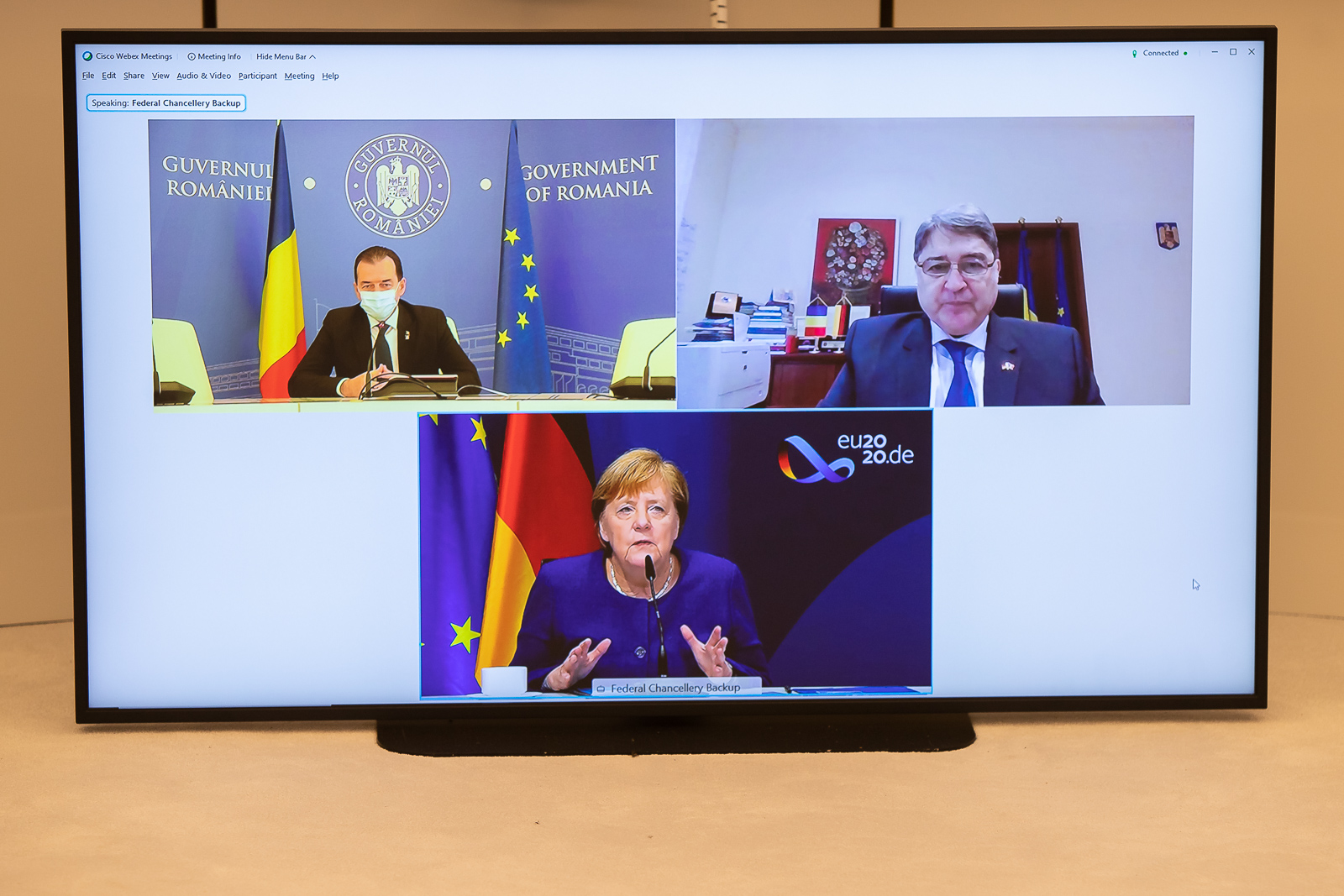 Premierul Ludovic Orban a discutat cu Angela Merkel despre Viktor Orban