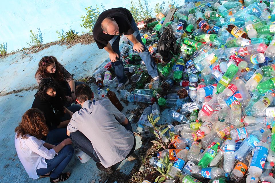 Sticlele de plastic și dozele de aluminiu vor putea fi returnate în magazine
