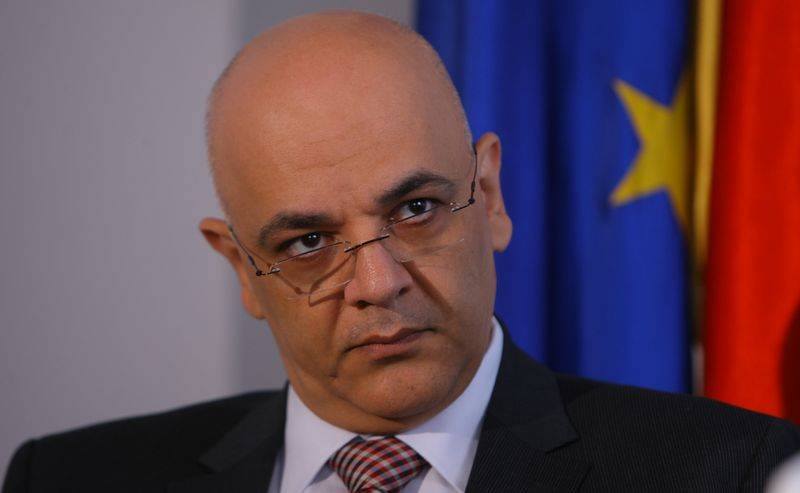 Raed Arafat, mesaj pentru români: „La miezul nopții ieșim pe balcon, ne uităm pe geam, ne uităm la televizor”