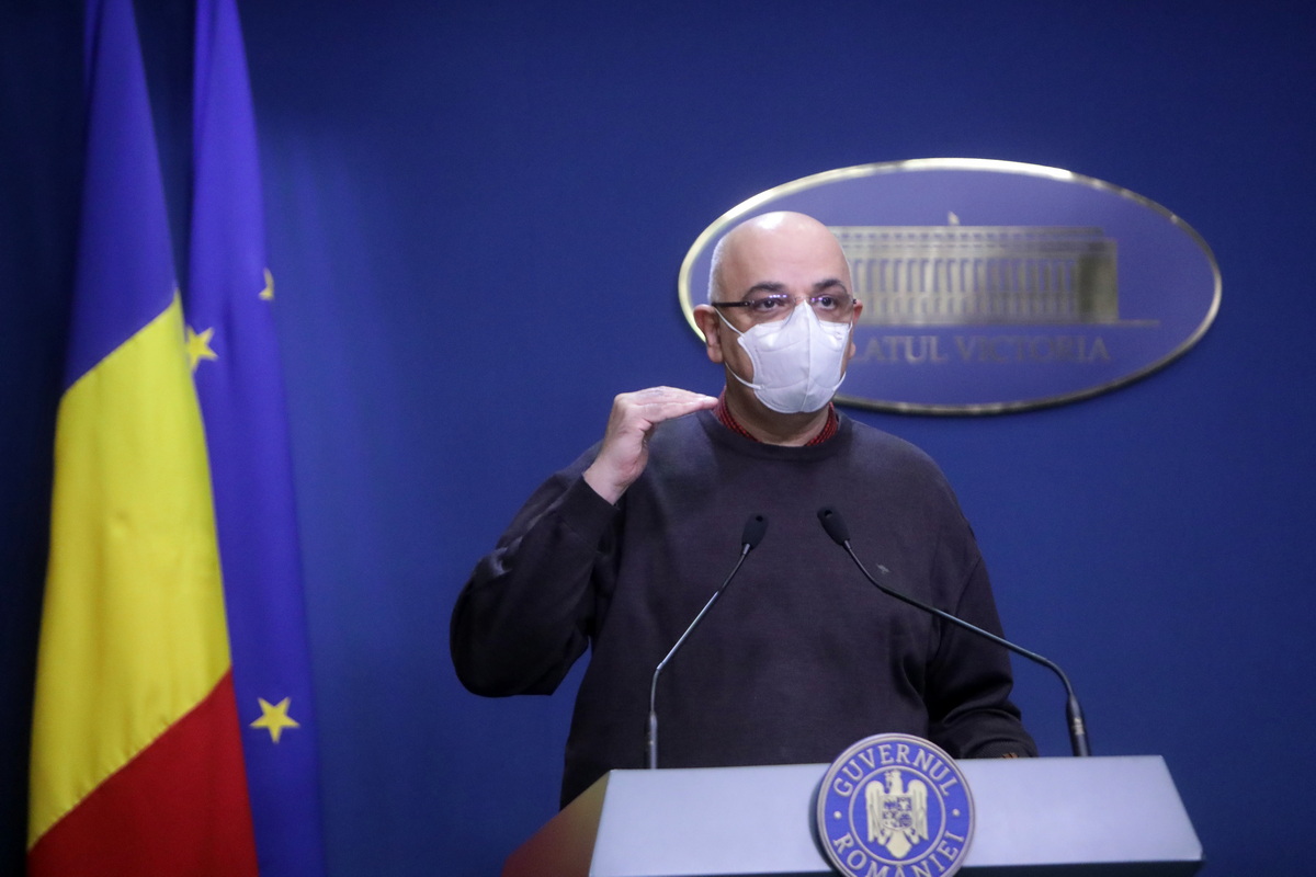 Raed Arafat recomandă purtarea măștii în interior pentru cei care fac vizite de sărbători: „Să deschidă și geamurile”