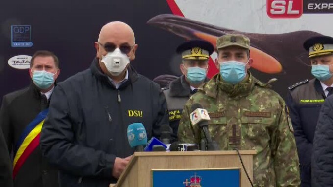 BREAKING. Arafat: „Nu înseamnă că s-a terminat”. Primele doze de vaccin împotriva COVID-19 au ajuns în România