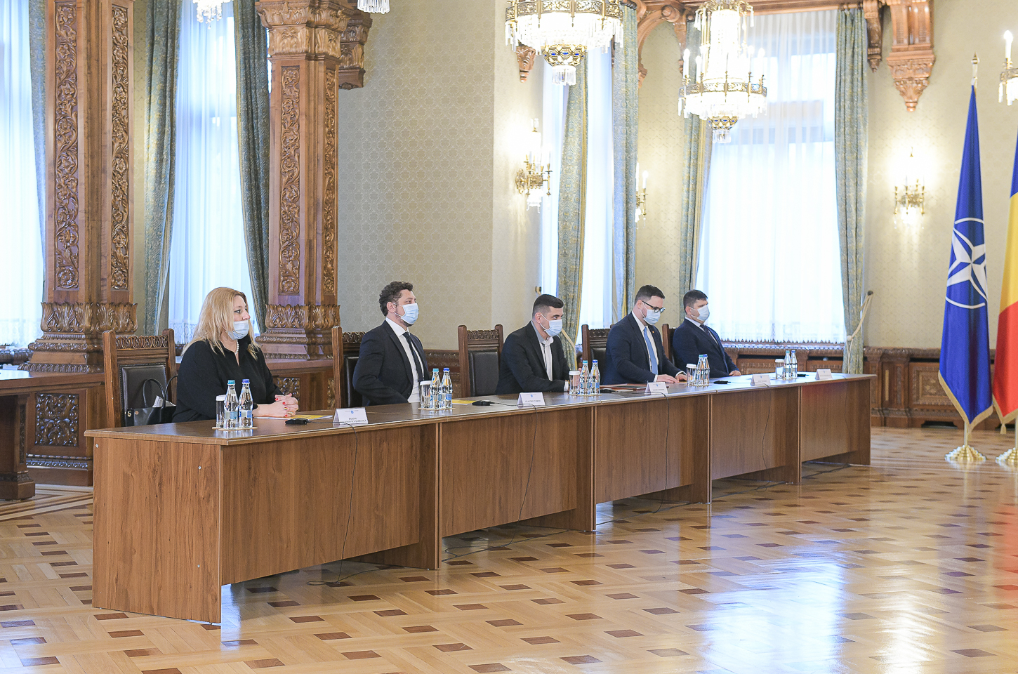 AUR, după ce a întârziat la întâlnirea cu Iohannis: „A fost o plimbare de relaxare”. Șoșoacă: „Mi s-a spus că nu pot intra fără mască”