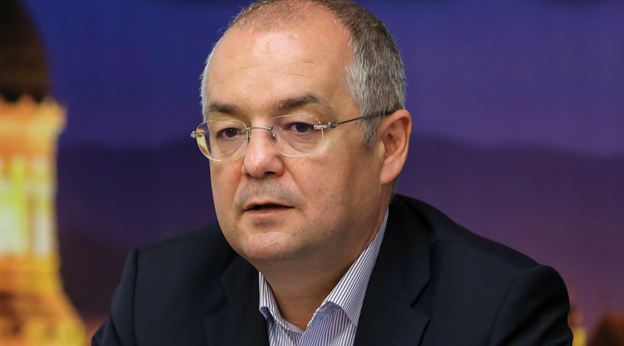 Emil Boc, o nouă contră la adresa lui Vlad Voiculescu: OUG privind centrele de vaccinare reprezintă o sfidare a administrațiilor locale