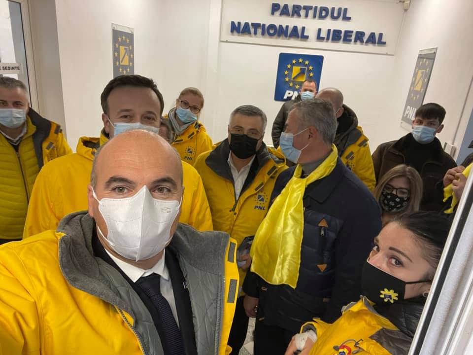Rareș Bogdan cere demisia lui Ludovic Orban de la șefia PN: „Și-a închipuit că e câinele alfa, lupul alfa”