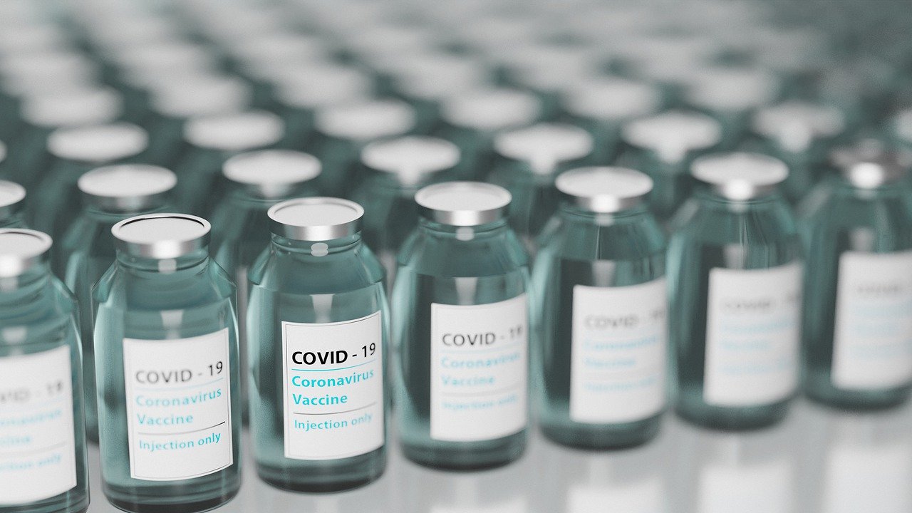 Vaccinul AstraZeneca împotriva COVID ar putea fi autorizat pe 29 ianuarie