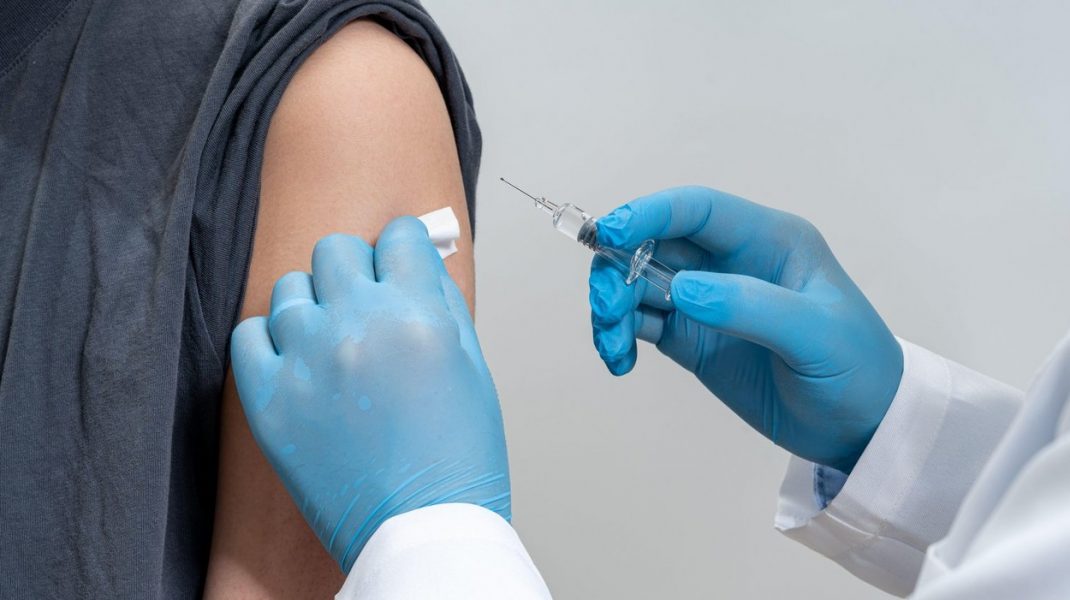 În etapa a doua de vaccinare programați peste 900.000 de români