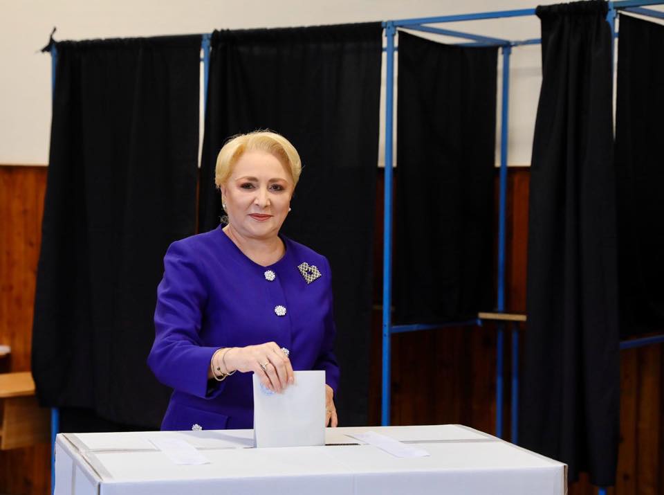 Viorica Dăncilă publică o carte despre relația cu Dragnea și campaniile din 2019: „Urmează momente interesante”