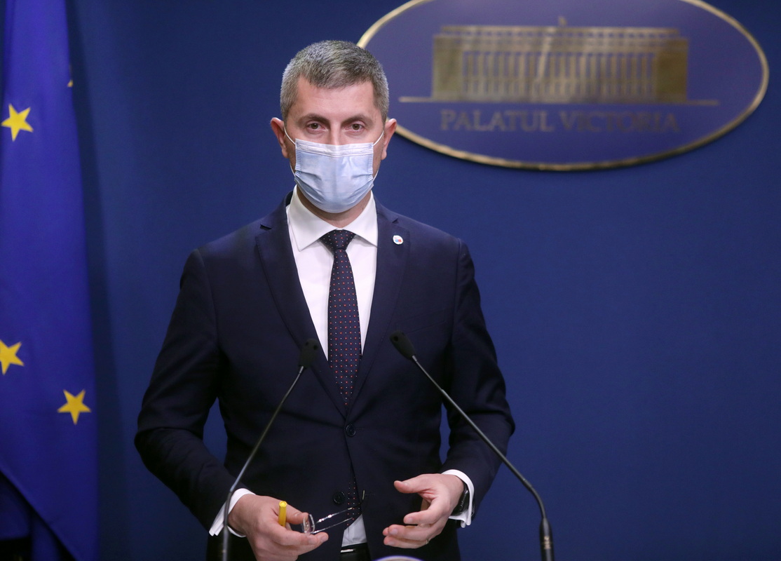 Dan Barna: Elevii vor beneficia în continuare de transport gratuit