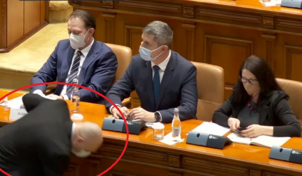 Ochelarii lui Dan Barna. Liderul USR Dan Barna stârnit revoltă în online