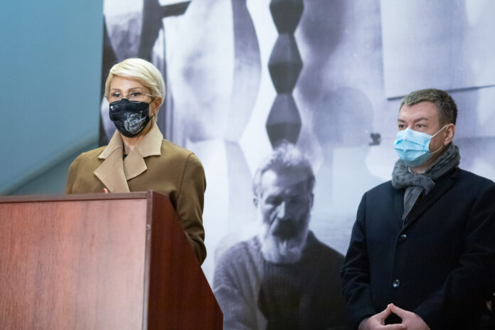 Raluca Turcan: „Nu susţin abordările heirupiste, deciziile luate de azi pe mâine, pentru că riscăm să îi afectăm pe cei care muncesc şi merită sporurile”