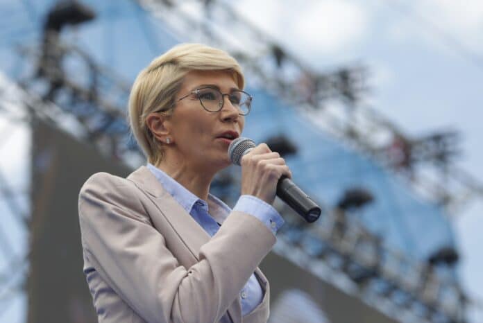 Premii pentru performanță în loc de sporuri, reacția Ralucăi Turcan