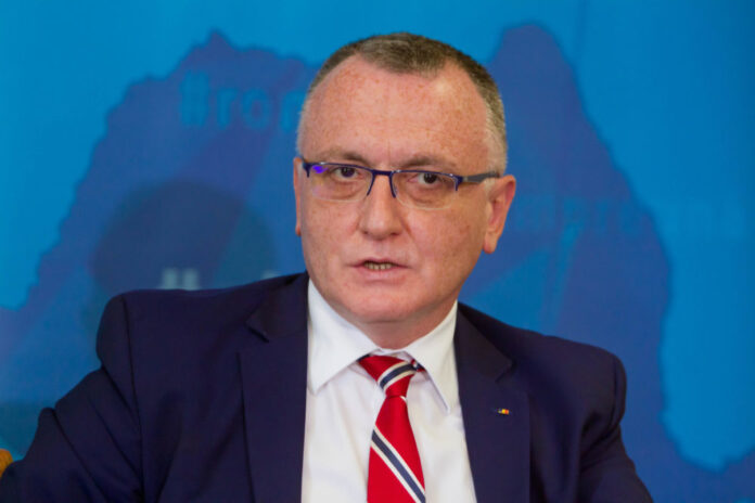 Elevii vor purta măști la școală, iar școala le va oferi gratuit