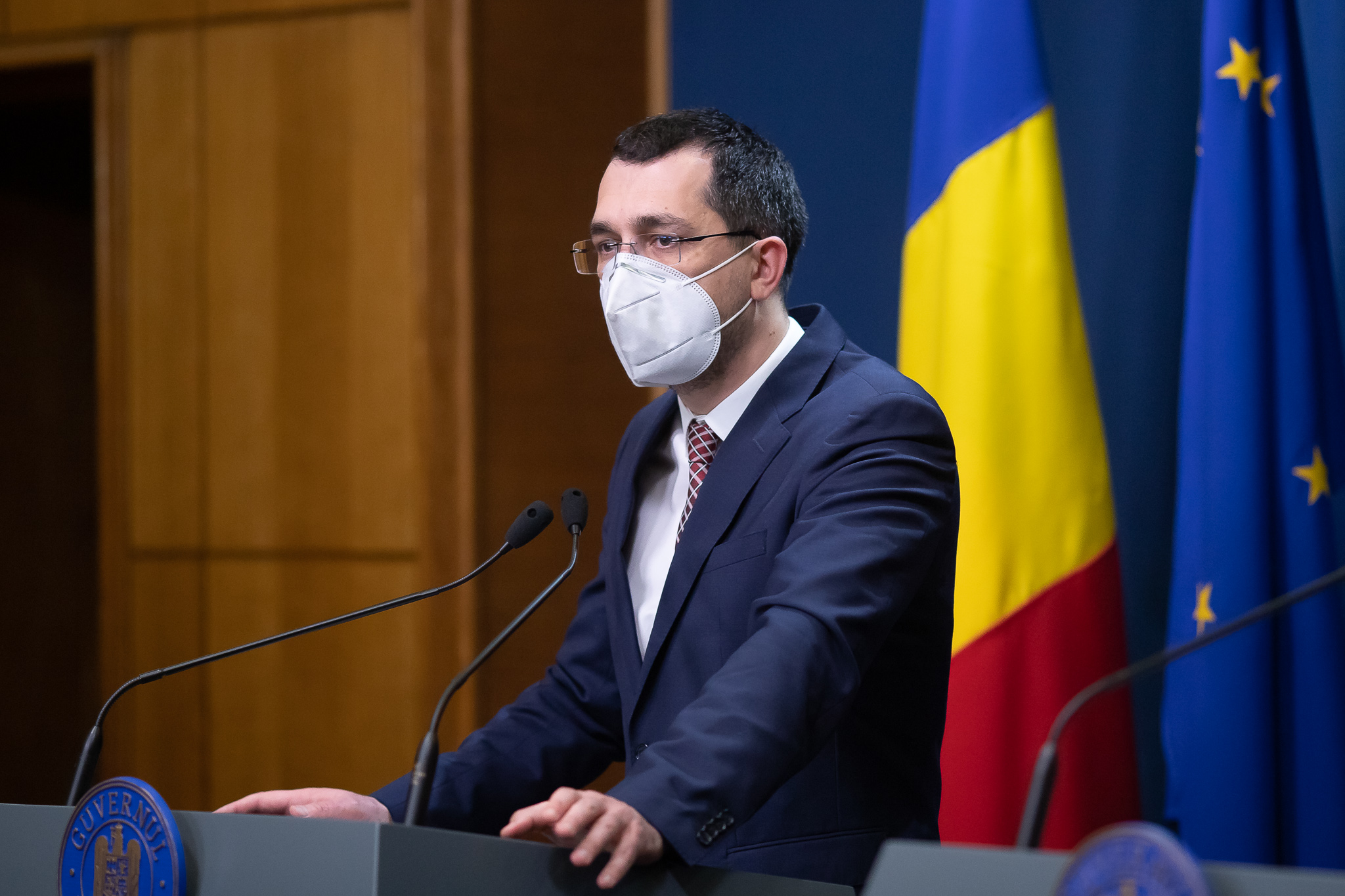 Vlad Voiculescu, întrebat dacă se deschid școlile: „Întrebați-mă altceva”