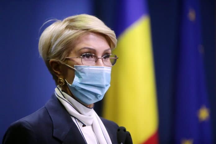 Raluca Turcan anunță: Cei care cumulează pensia cu salariul la stat, obligați să aleagă în 30 de zile de la publicarea legii