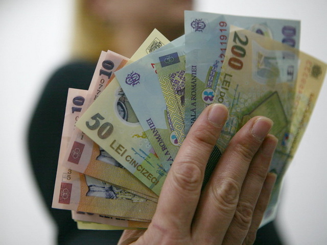 Salariul mediu a scăzut la nivelul lunii ianuarie 2021 față de 2020