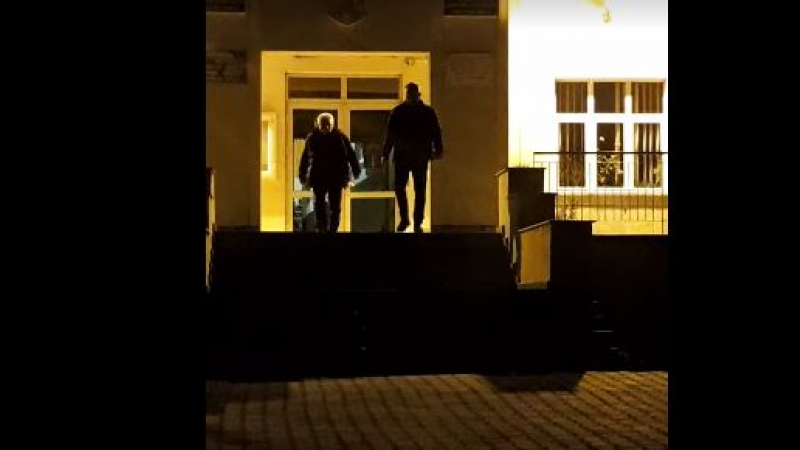 O petrecere cu poker și alcool a fost spartă de un consilier local