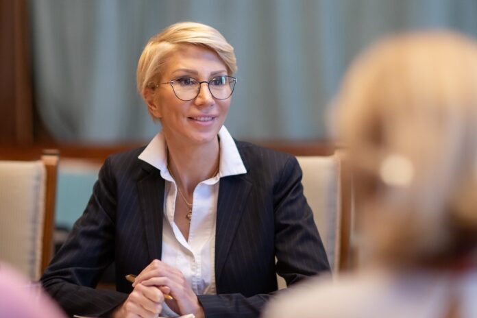 Raluca Turcan a venit cu metroul la serviciu, în vinerea verde