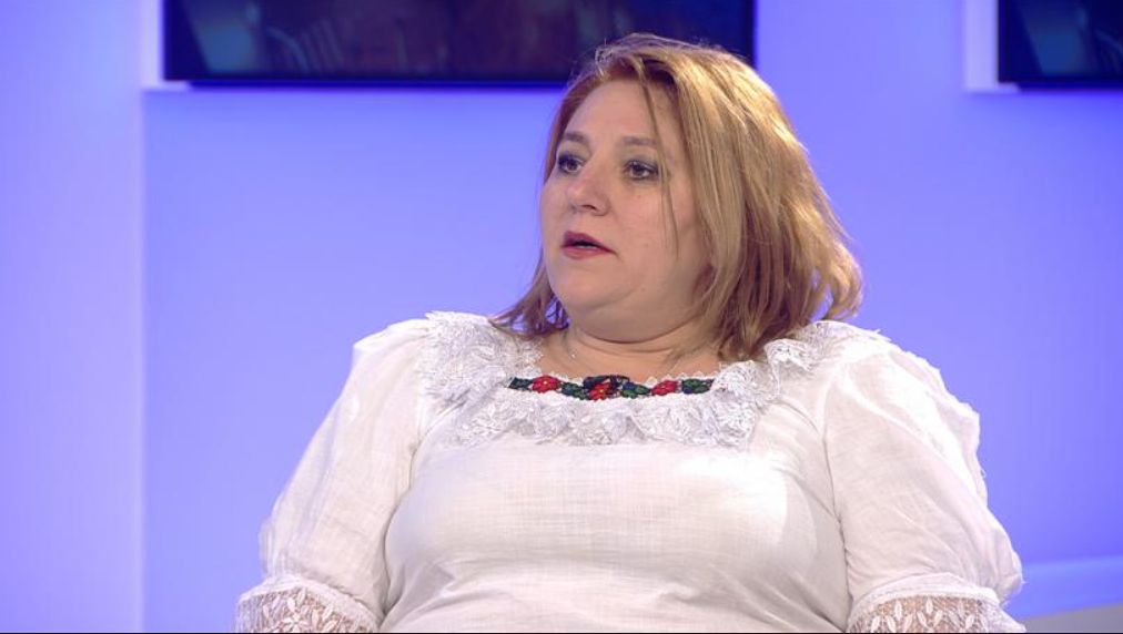 Diana Șoșoacă, supărată că nu poate merge la sala de fitness și la piscină: „Eu termin de muncă la ora 24 și vreau să mă duc să trag de fiare”