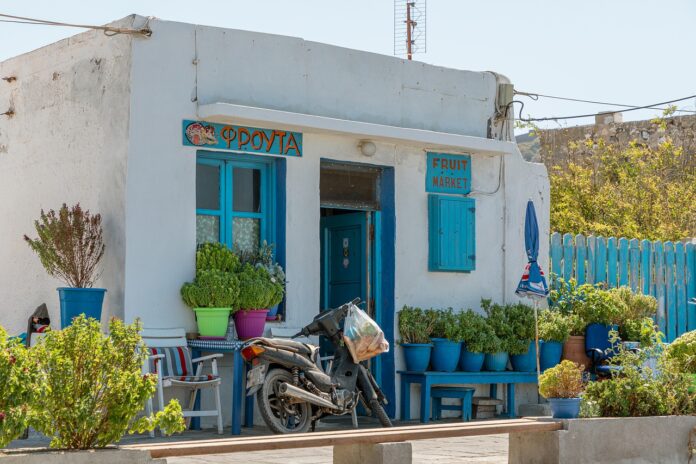 Grecia redeschide magazinele închise de teama răspândirii COVID