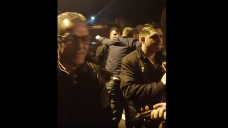 Morega chef cu lăutari. Primarul din Motru a făcut chef cu lăutari în stradă