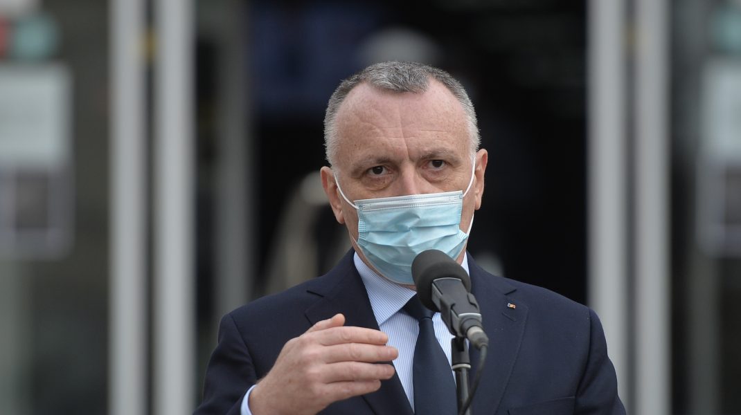 Examenele naționale s-ar putea desfășura cu supraveghetori vaccinați